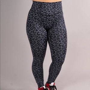 Til You Collapse leopard leggings